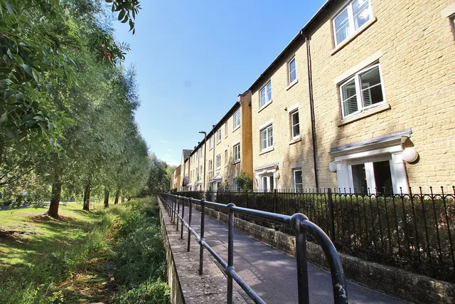 Otters Court, Witney, photo 1