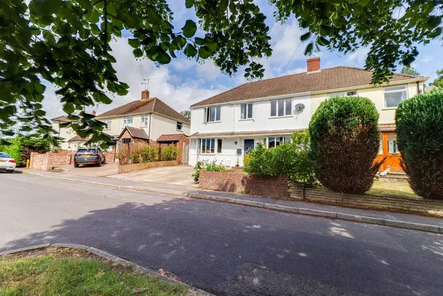 Photo 3 — Hilley Field Lane, Fetcham, KT22 9UX