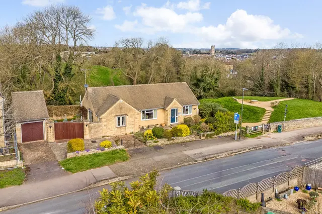 Cotswold Avenue, Cirencester, GL7, photo 1