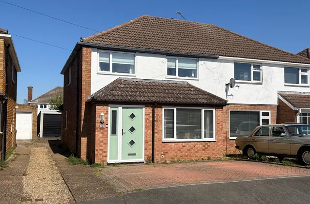 Ashleigh Avenue, Surrey Egham, TW20, photo 1