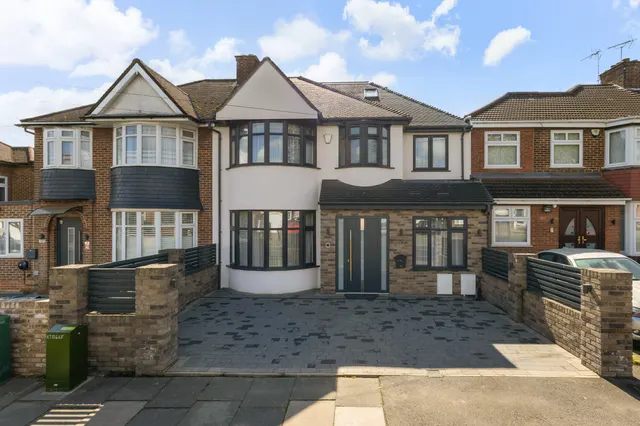 Photo 3 — Wemborough Road, Stanmore, HA7