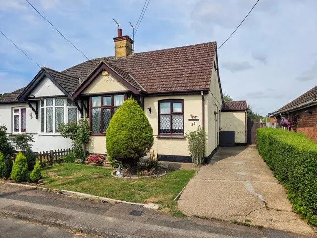 Northampton Lane South, Moulton, photo 1