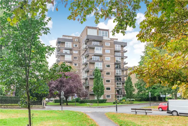 St. Marys Walk, HG2, photo 1