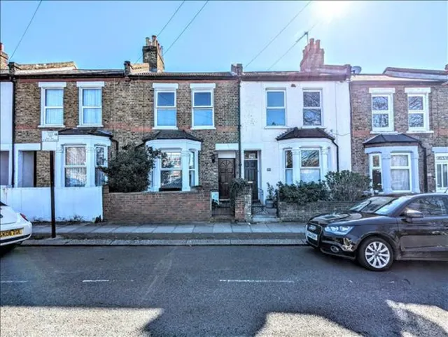 Maybury Street, London, photo 1