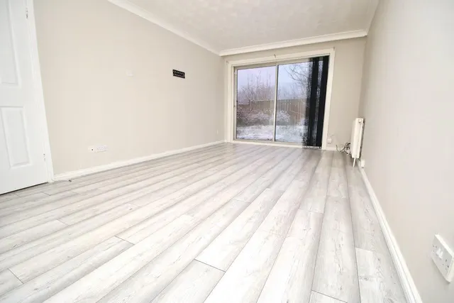 Photo 3 — Lilac Court, Cumbernauld, G67 3QB