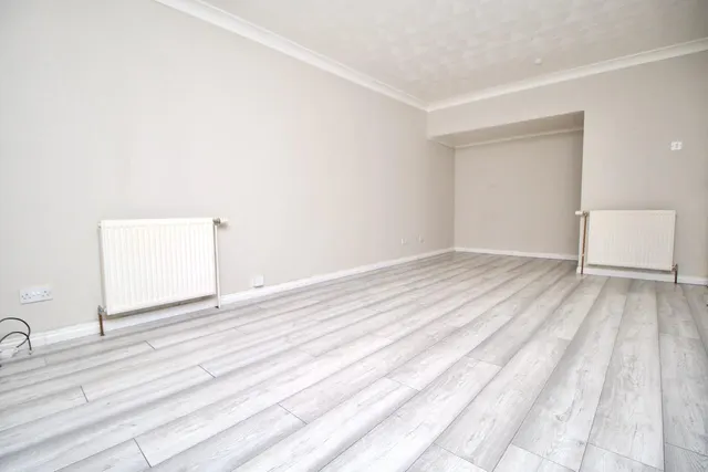Photo 2 — Lilac Court, Cumbernauld, G67 3QB