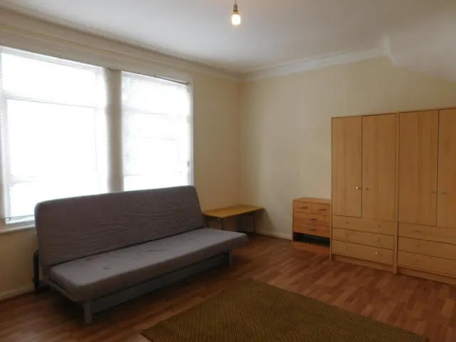 Greenford Avenue, Hanwell, W7, photo 2