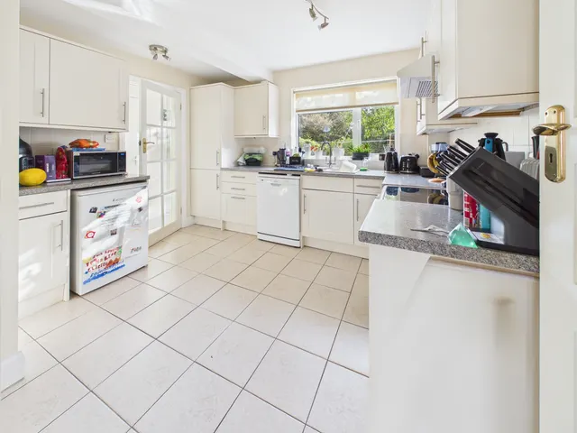 Ferndale Road, Ashford, TW15, photo 2