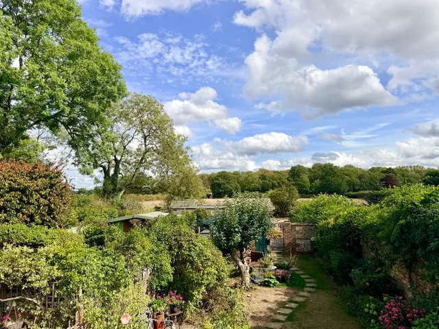 Photo 3 — Berghers Hill, Wooburn Green HP10 0JP