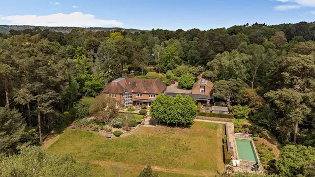 Swifts Close, Farnham, Surrey, GU10 1QX, photo 1