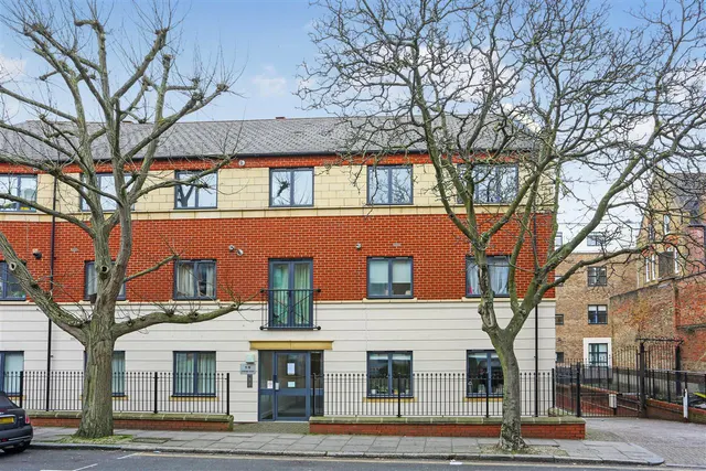 Photo 2 — Statham Court, 20 Tollington Way, London