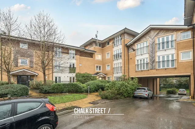 Stafford Avenue, Hornchurch, RM11 2FA, photo 1