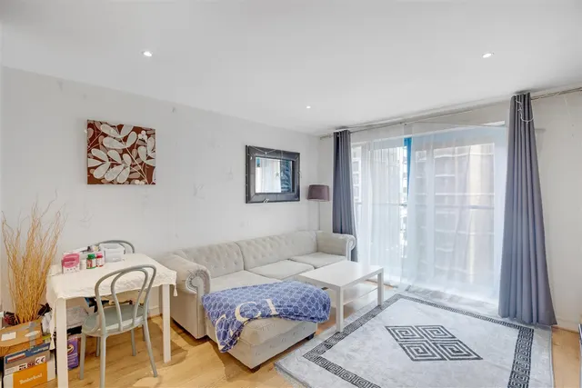 Western Gateway, Canning Town, E16, photo 1
