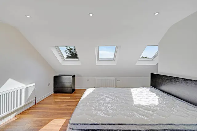 The Grove, Greenford, UB6, photo 3