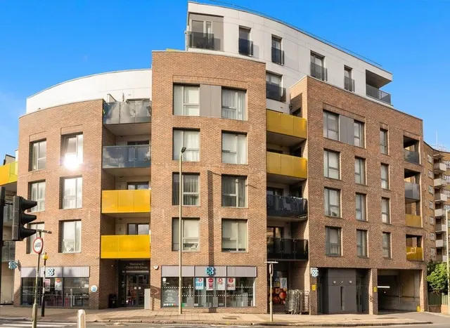Finchley Road, Finchley Road, NW11, photo 1