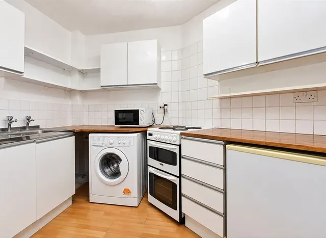 Cranston Close, Hounslow, TW3, photo 3