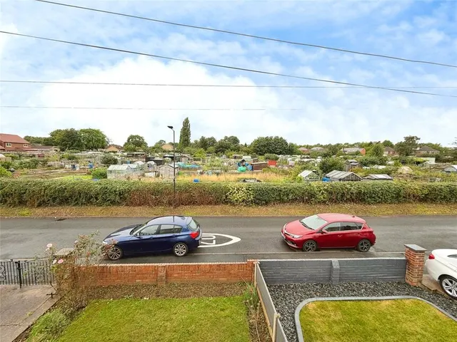 Photo 3 — Lunbreck Road, Warmsworth, South Yorkshire, DN4