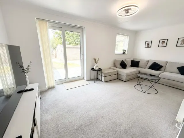 Poppyhills Road, Camberley, GU15, photo 3