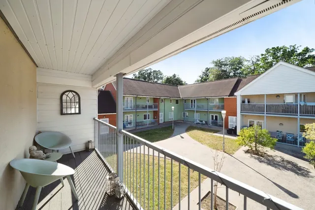 Strawberry Fields, Addlestone, KT15, photo 1