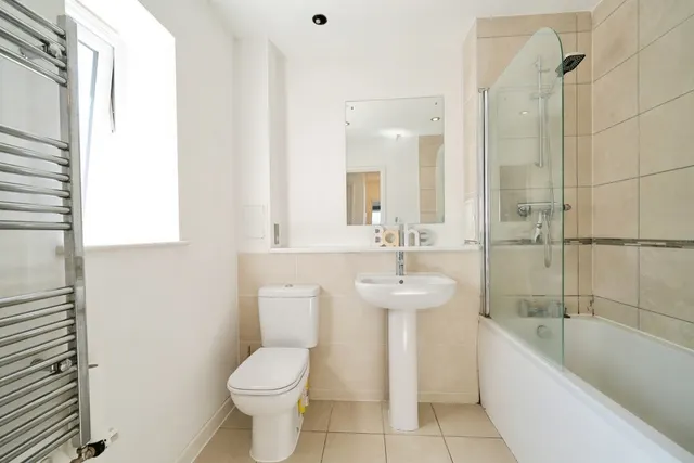 Strawberry Fields, Addlestone, KT15, photo 3
