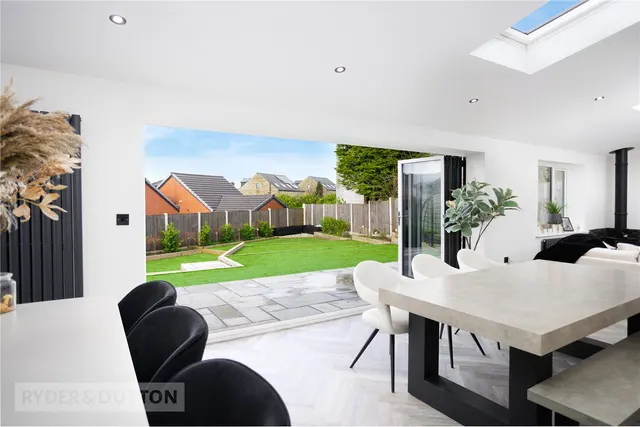 Spinners Way, Moorside, OL4, photo 2