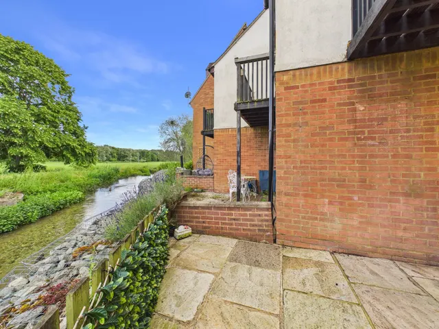 Kingsmead Road, High Wycombe, HP11, photo 1