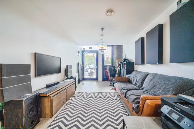 Buckingham Road, Bletchley, MK3, photo 2