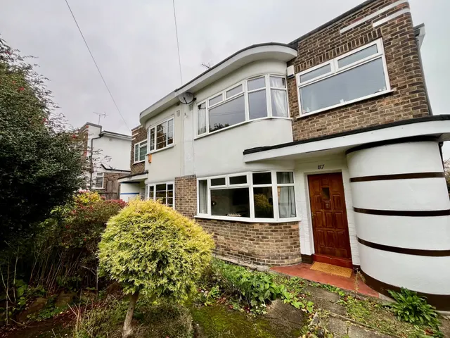 Alma Road, LS6, photo 1