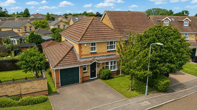 Leary Crescent, Newport Pagnell, photo 1