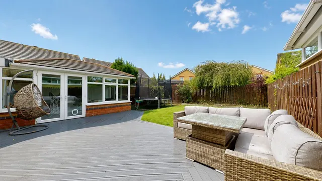 Leary Crescent, Newport Pagnell, photo 2