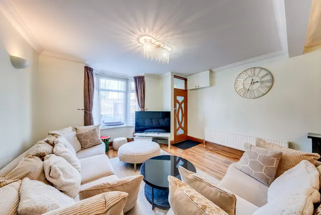Hollybush Street, London, E13, photo 2