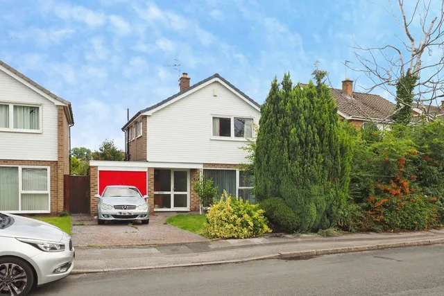3 bedroom house, Appledore Avenue, Wollaton, NG8