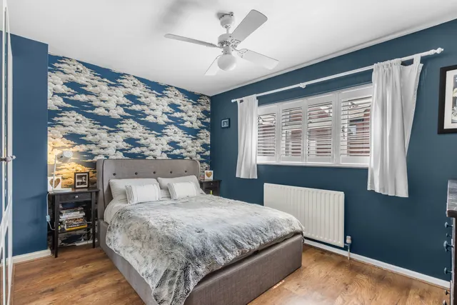 3 bedroom house — Moat Crescent, London N3