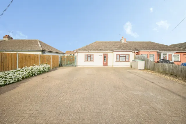 Jaywick Lane, Clacton-On-Sea, photo 1