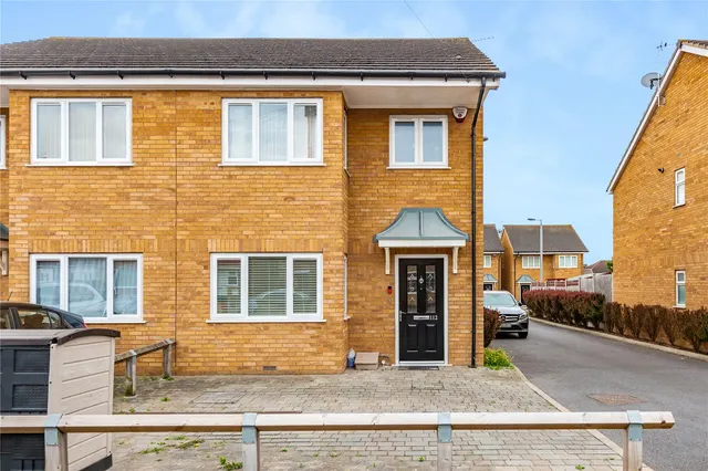 Rainham, RM13, photo 1