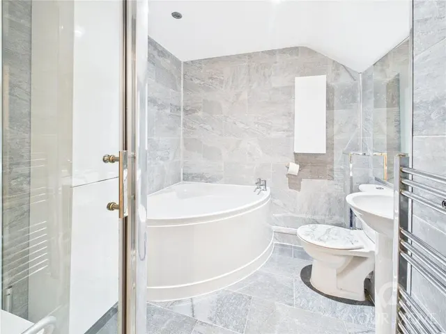Swain Court, Middleton St. George, DL2, photo 2