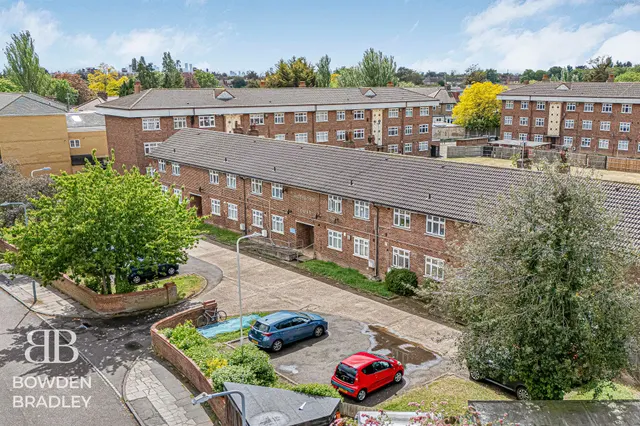 Hatfield Close, Barkingside, IG6, photo 1