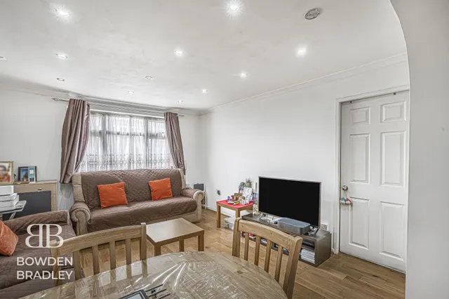 Photo 2 — Hatfield Close, Barkingside, IG6