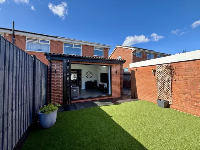For SaleEskdale Avenue, Blackrod, photo 2