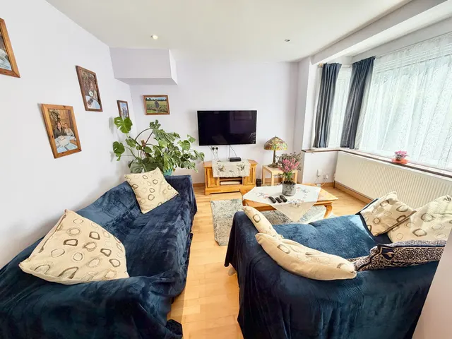 Photo 3 — Lewgars Avenue, Kingsbury, London, NW9 8AS