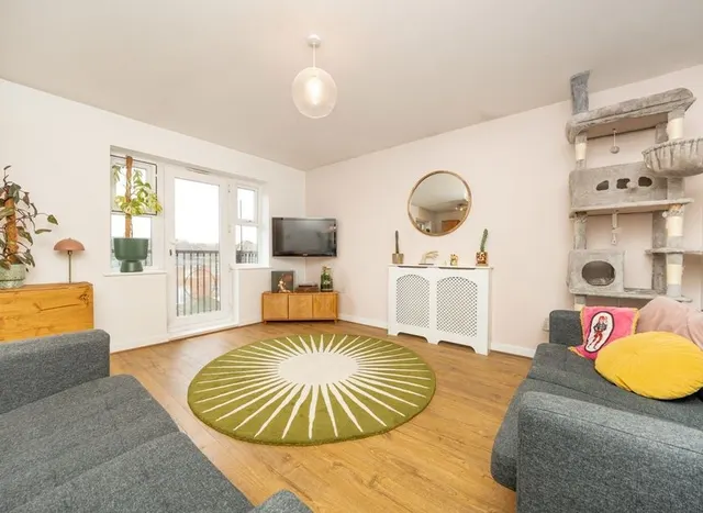 Photo 3 — Coppetts Road, Muswell Hill, N10