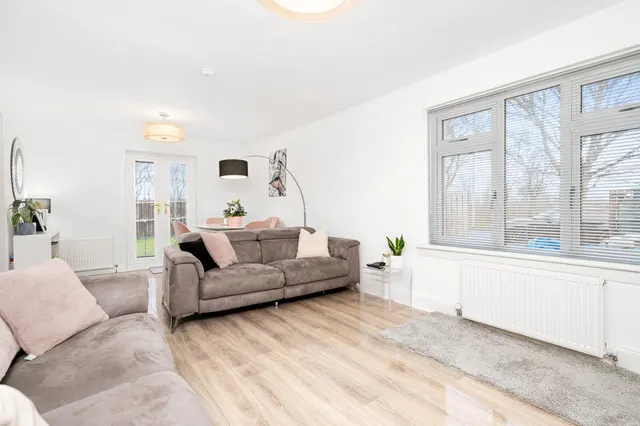 Helmsdale Court, Cumbuslang, G72 7YR, photo 1