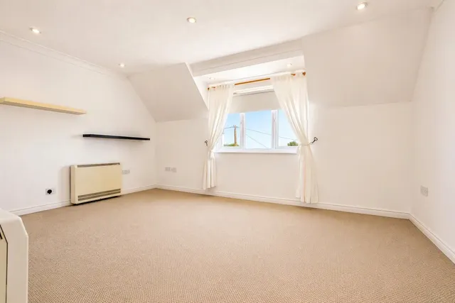Photo 3 — Czarina Rise, Laindon, Basildon, Essex, SS15