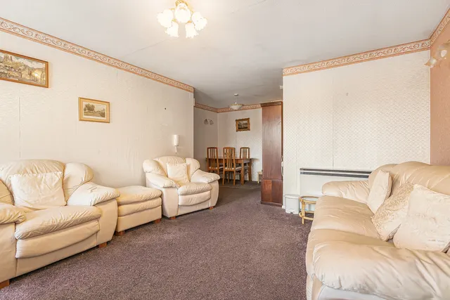 Berryscroft Road, Staines-upon-Thames, TW18, photo 2