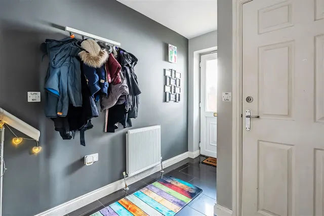 Kingston Road, Leatherhead, KT22, photo 2