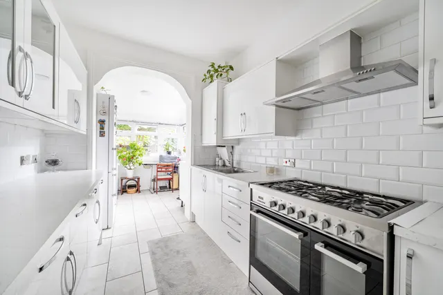 Hewitt Avenue, London, N22, photo 2