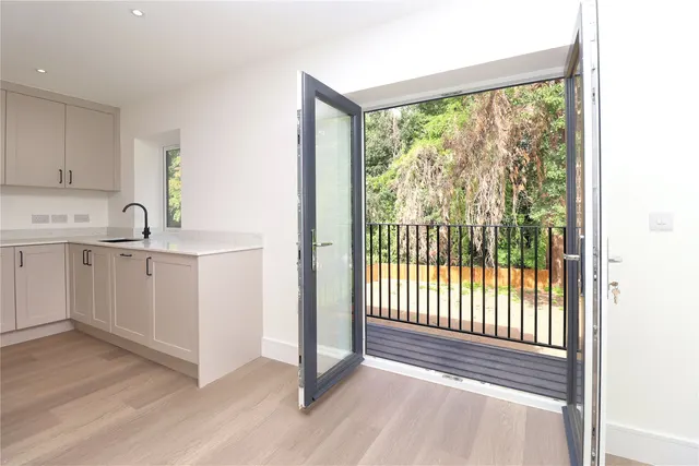 St. Johns Road, Woking, GU21, photo 3