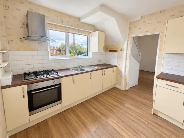 Northwood Crescent, Bradford, BD10, photo 3