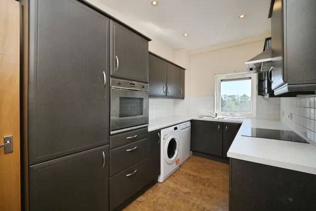 Ravenscroft, Broxbourne, EN10, photo 1