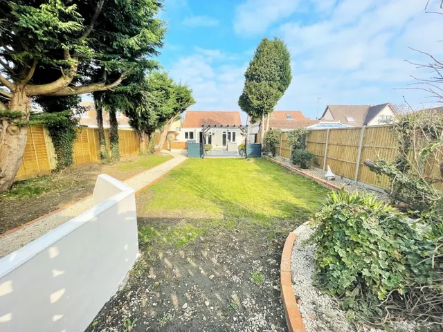 Photo 2 — Firs Road, Tilehurst, Reading